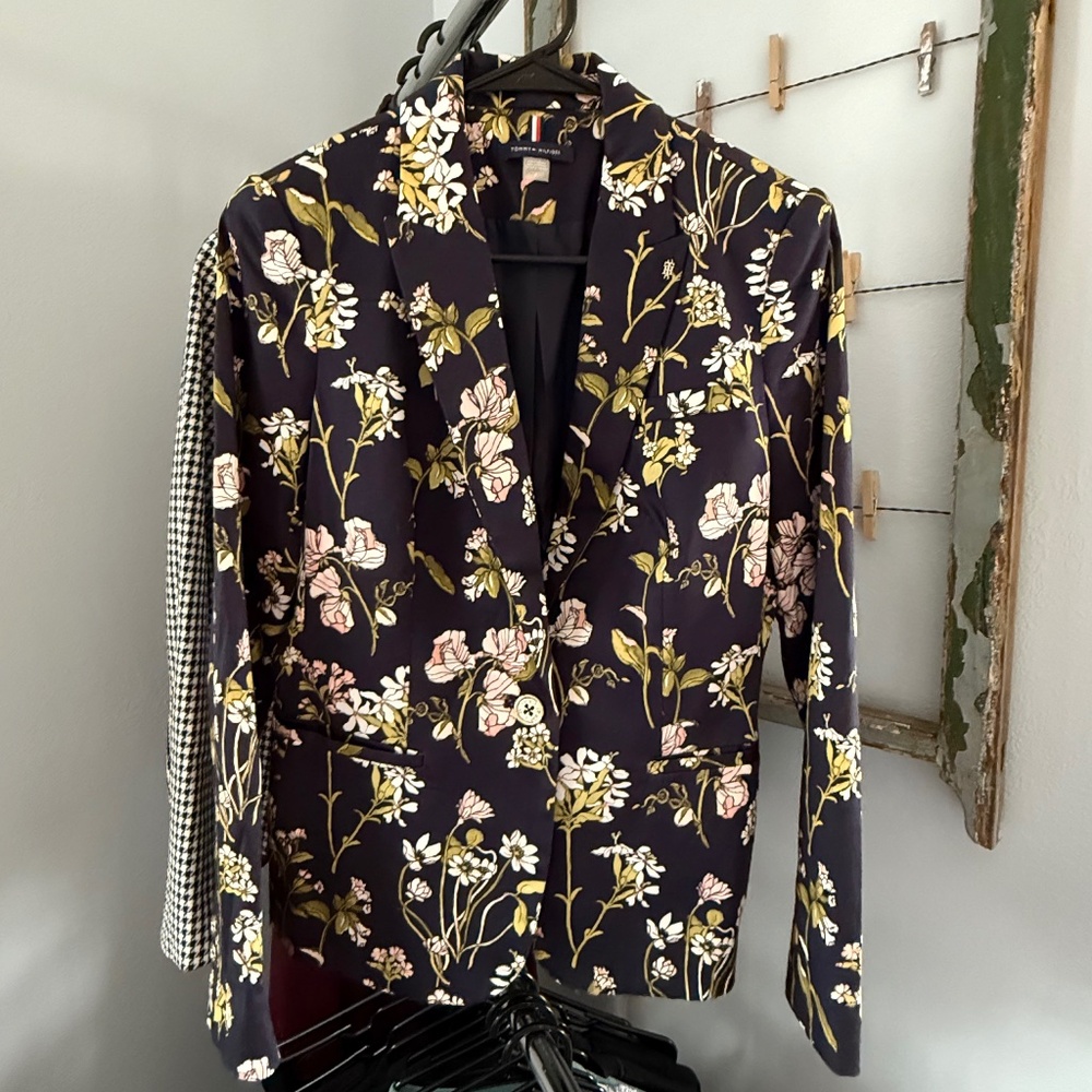 Tommy Hilfiger Blazer size 4